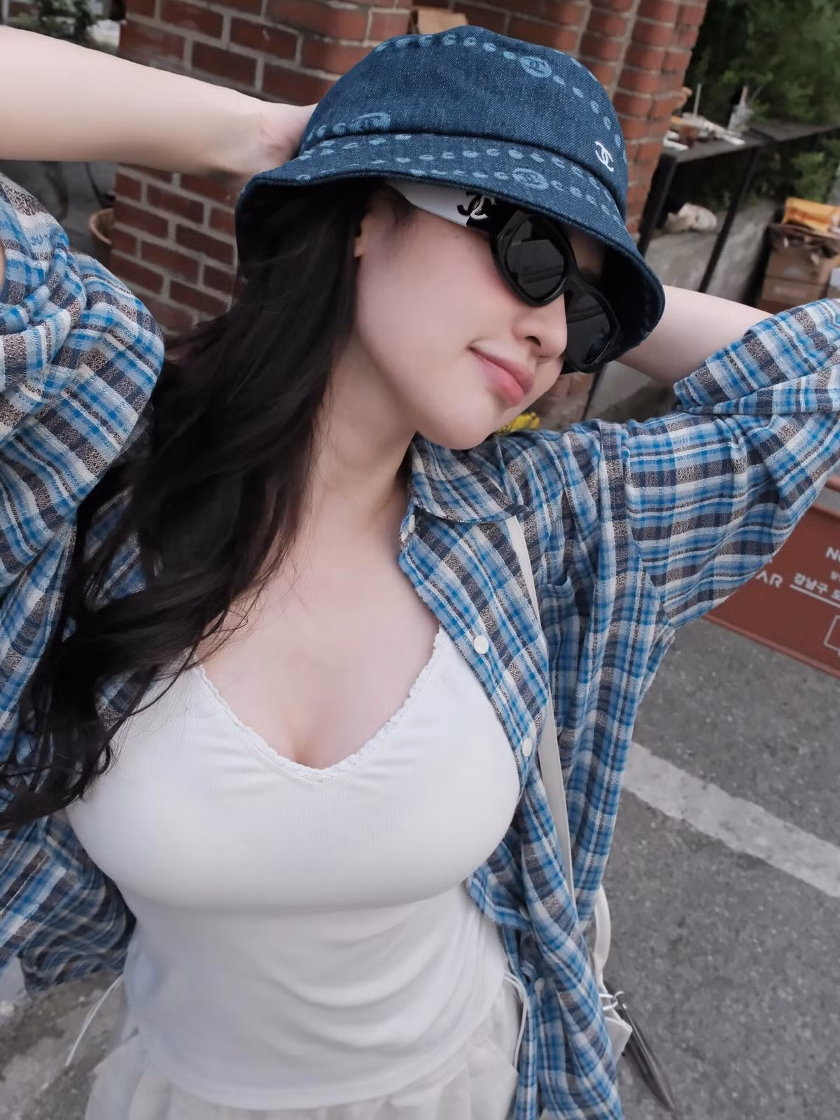 Chính sự duyên dáng, ngoại hình nổi bật và cách nói chuyện tự tin đã giúp Quyên Qui nhanh chóng tạo dấu ấn riêng và có lượng fan đông đảo trên mạng xã hội.