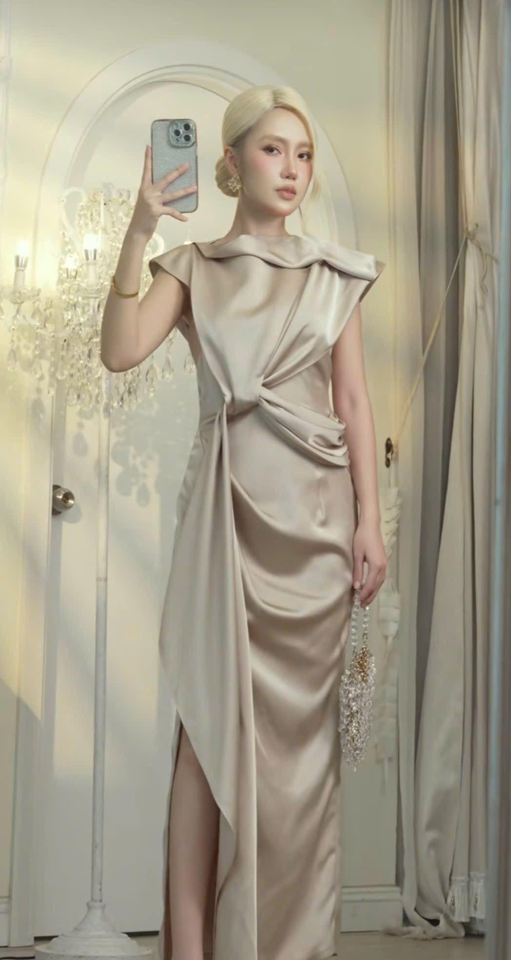 Từ những món đồ cơ bản, giá bình dân, nữ TikToker biến hóa thành các outfit mang hơi hướng high fashion, đúng với tinh thần các video “biến hình” từng giúp cô sở hữu kênh TikTok triệu người theo dõi. Sự trở lại này được xem là cú “lội ngược dòng” ngoạn mục, khi lượng tương tác trên các nền tảng của Gia Thị Linh tăng nhanh trở lại.