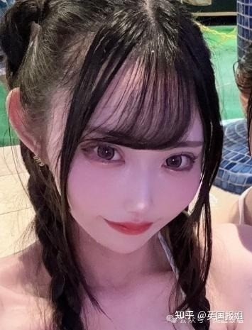 Theo lời kể của nạn nhân, càng sống chung lâu, anh càng phát hiện những dấu hiệu kiểm soát và hành vi bất thường của bạn gái. Sato từng tuyên bố chỉ yêu những chàng trai "ngoan ngoãn, không phản kháng" và đặc biệt ghét kiểu đàn ông mạnh mẽ, độc lập.