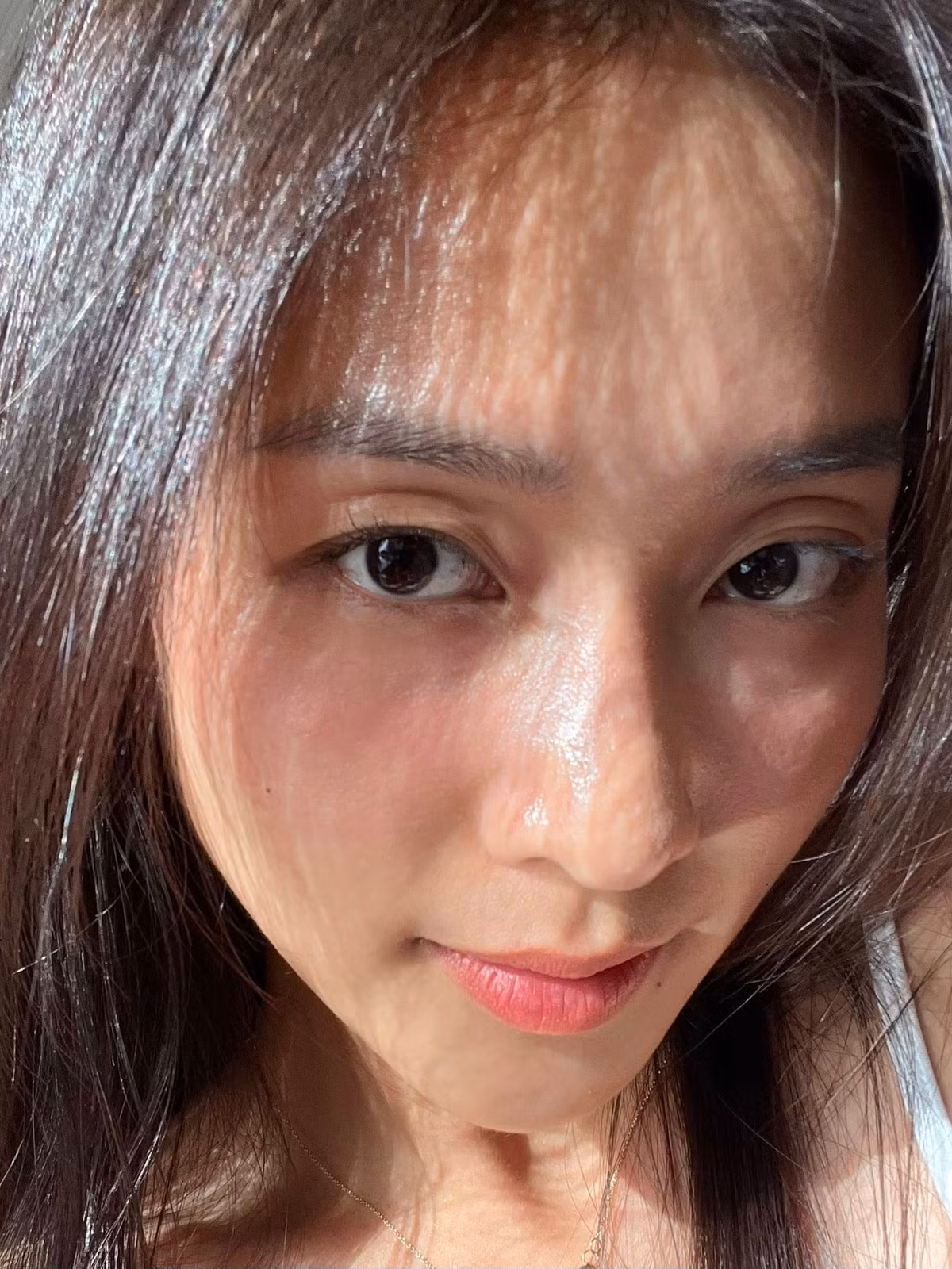 Trần Thị Kim Ngân (sinh năm 1997), được biết đến rộng rãi với nghệ danh Khả Ngân, là một trong những nghệ sĩ trẻ đa tài của showbiz Việt.