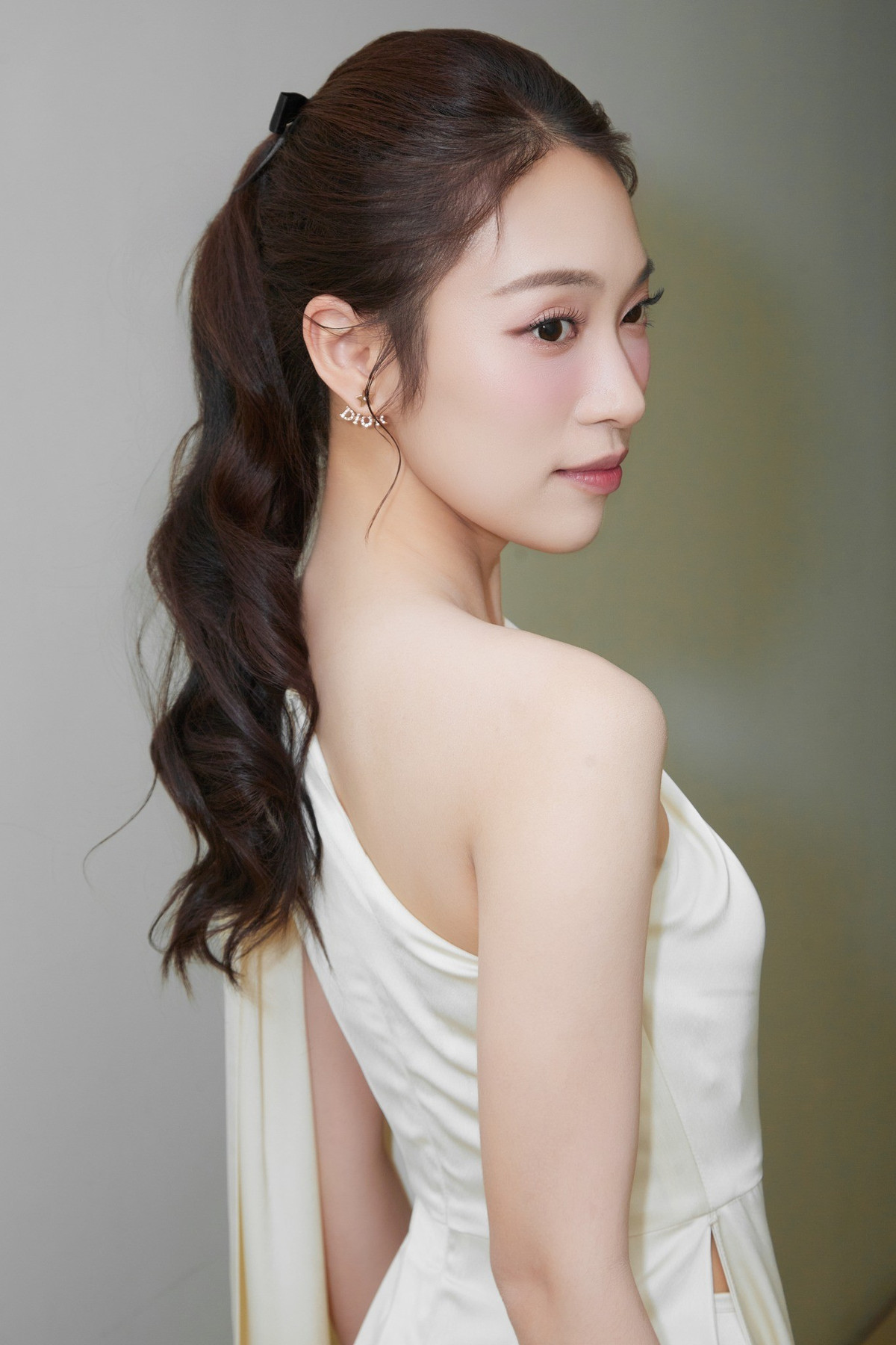 Đây được xem là một sự "lột xác" đầy thành công, chứng minh sự đa dạng trong phong cách của cô nàng.