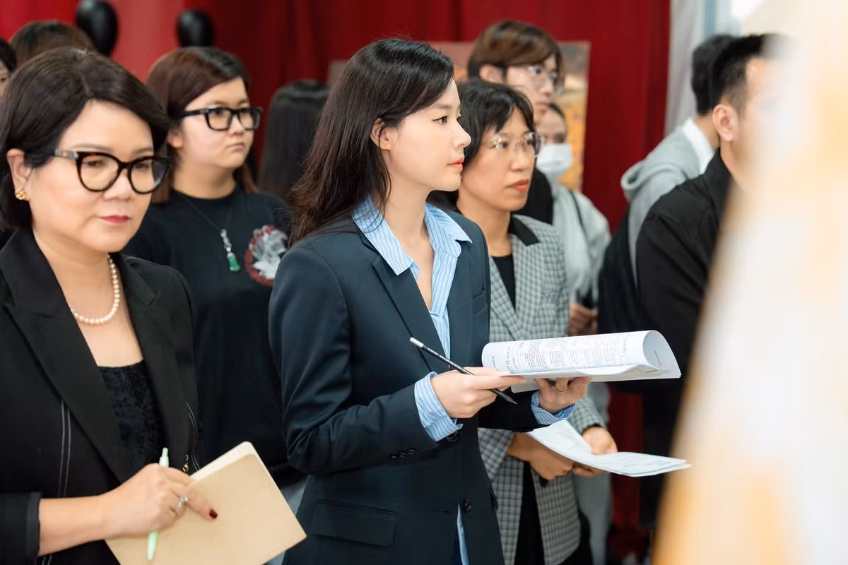 Dù đã bước qua tuổi 30, làn da trắng sáng, mịn màng của Midu vẫn là niềm ao ước của bao người.