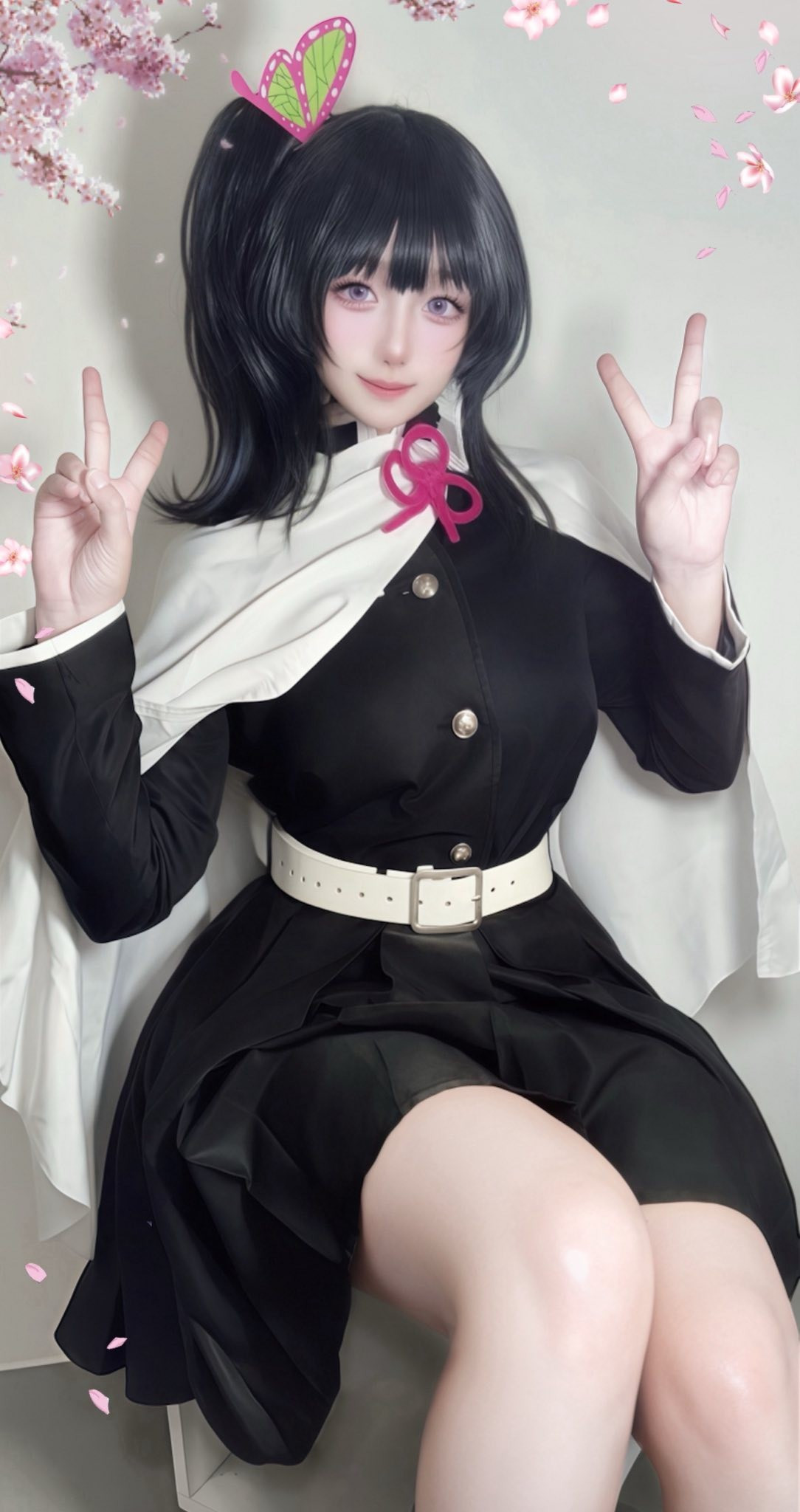 Bộ áo dài trắng – biểu tượng của nét đẹp thuần khiết, dịu dàng của thiếu nữ Việt, đã được cô nàng Thái Lan thể hiện rất chỉn chu.