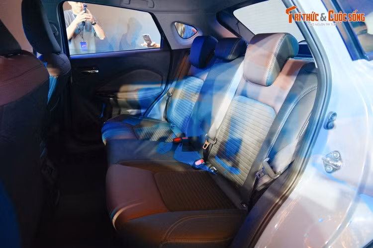 Cuối cùng là những trang bị an toàn nổi bật trong phân khúc của mẫu SUV hạng A được phát triển dựa trên khung gầm HEARTECT này. Xe được trang bị hệ thống trợ lái nâng cao ADAS gồm hàng loạt tính năng như phanh khẩn cấp tự động II (DSBS II), cảnh báo lệch làn đường (LDP)...