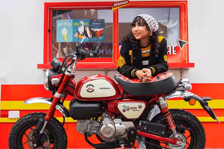 Mức giá bán Honda Monkey Cherry Edition tại thị trường Thái Lan được đề xuất là 109.900 baht (tương đương khoảng 70 triệu đồng) và được sản xuất với số lượng giới hạn.