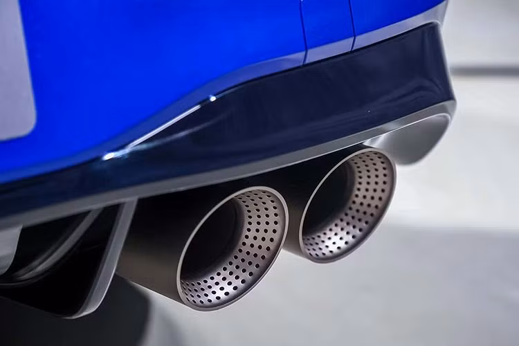 Volkswagen Golf ở Việt Nam sẽ dùng hệ truyền động mild hybrid, bao gồm máy xăng 4 xi-lanh, tăng áp, dung tích 1.5L, tạo ra công suất tối đa 148 mã lực và mô-men xoắn cực đại 250 Nm ở 3 phiên bản 1.5 eTSI. Động cơ kết hợp với mô-tơ điện 48V, giúp tiết kiệm lên tới 10% nhiên liệu.