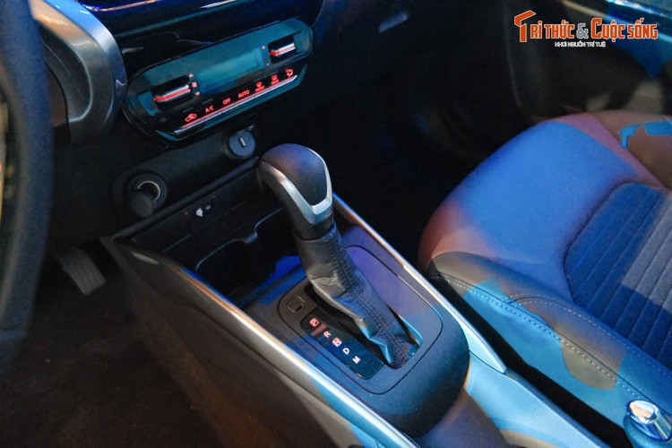 Ngoài ra, xe còn có hệ thống hỗ trợ giữ làn đường (LKA) và kiểm soát hành trình thích ứng (ACC). Hệ thống Cảnh báo điểm mù (BSM), cảnh báo phương tiện cắt ngang phía sau (RCTA), 6 túi khí và camera 360 độ cũng xuất hiện trên mẫu xe này.