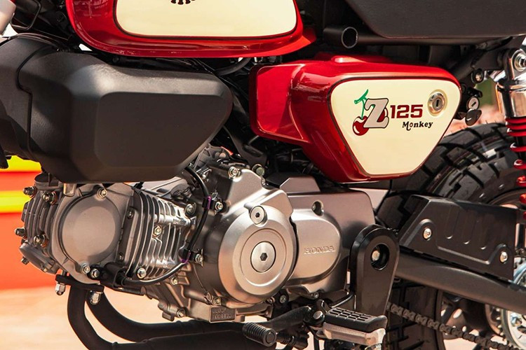 Với công suất tối đa 9,32 mã lực tại 6.750 vòng/phút và mô men xoắn cực đại 11 Nm tại 5.500 vòng/phút, Honda Monkey Cherry Edition hứa hẹn sẽ mang đến trải nghiệm lái thú vị cho người sử dụng.