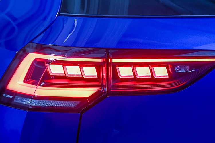 Ra đời từ năm 1974, Volkswagen Golf đã trải qua 8 thế hệ và không ngừng cải tiến, duy trì vị thế dẫn đầu trong phân khúc xe hot hatch. Sự xuất hiện của Golf ở Việt Nam lần này là cột mốc mở đầu cho hành trình mới của thương hiệu Đức tại nước ta.