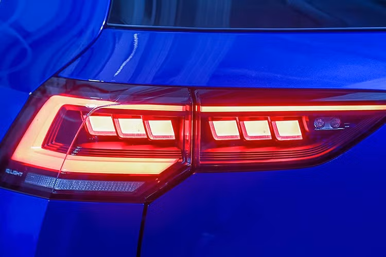 Ra đời từ năm 1974, Volkswagen Golf đã trải qua 8 thế hệ và không ngừng cải tiến, duy trì vị thế dẫn đầu trong phân khúc xe hot hatch. Sự xuất hiện của Golf ở Việt Nam lần này là cột mốc mở đầu cho hành trình mới của thương hiệu Đức tại nước ta.