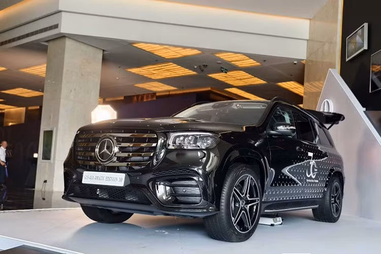 Mẫu xe SUV hạng sang Mercedes-Benz GLS 450 4MATIC Edition 30 phiên bản đặc biệt này sẽ chỉ được sản xuất giới hạn 30 chiếc với mức giá khuyến nghị từ chính hãng là 5,999 tỷ đồng tại Việt Nam.