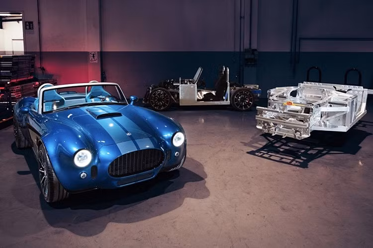 Việc giao xe cho khách hàng sẽ bắt đầu vào năm 2027, với giá cho mỗi chiếc AC GT Supersport là 550.000 USD (tương đương khoảng 14,38 tỷ dồng).