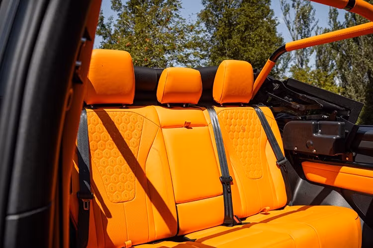 Jan-Pieter Kroezen - nhà sáng lập Heritage Customs: “Hợp tác với Urban rất tuyệt vời ngay từ đầu. Chúng tôi chia sẻ đam mê với xe sang và niềm vui trong công việc. Việc sáp nhập Heritage vào Urban mang lại nhiều cơ hội mới cho cả hai bên và khách hàng.