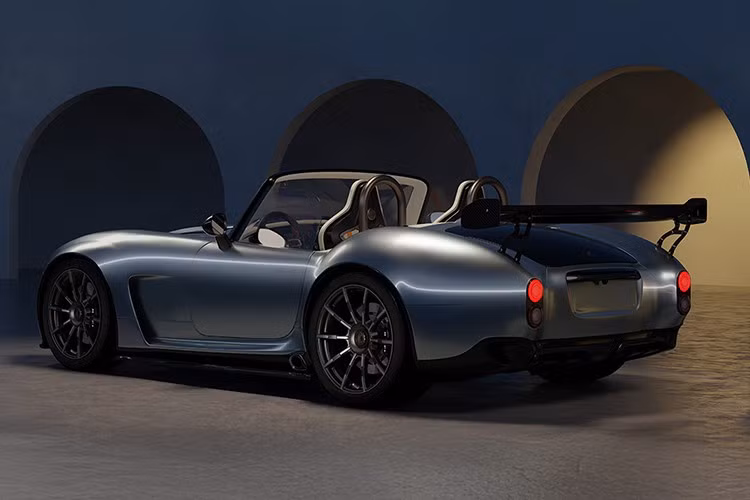 "Mặc dù thiết kế được đại tu toàn diện, nhưng không thể phủ nhận nguồn gốc của chiếc xe và chúng tôi đã sẵn sàng khai phá tiềm năng thực sự của nó", ông AC Cars, David Conza cho biết thêm.