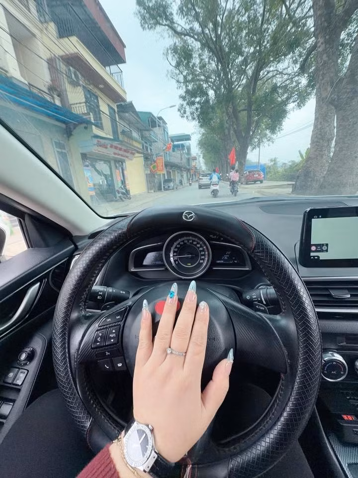 Chỉ cần kiên nhẫn chăm sóc vài tuần sau Tết, đôi tay sẽ dần lấy lại độ bóng khỏe tự nhiên. Và khi ấy, chị em lại có thể sẵn sàng cho lần làm nail tiếp theo – rút kinh nghiệm hơn sau bài học “hết hồn” của mùa Tết vừa qua.