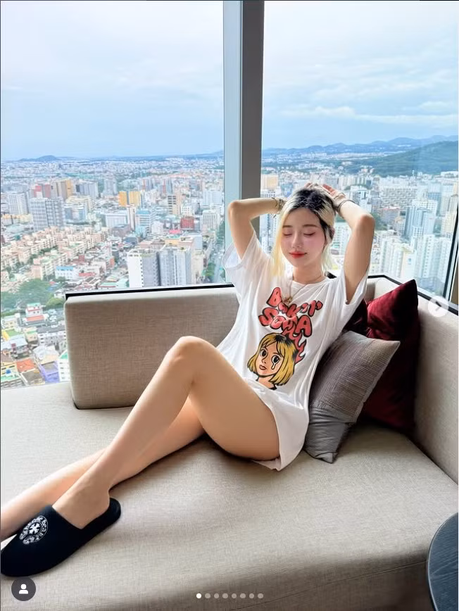 SODA khẳng định cô vẫn giữ tinh thần lạc quan, xem sự cố tóc hỏng như một “bài học làm đẹp” và đang tận hưởng diện mạo mới với mái tóc ngắn trẻ trung.