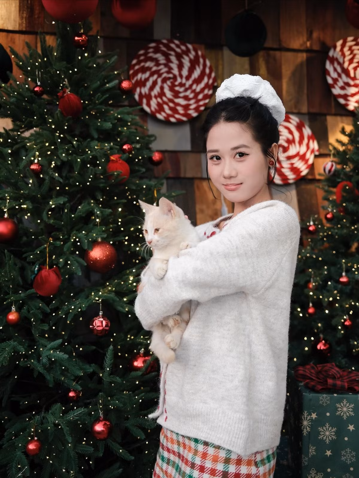 Nhiều ý kiến cho rằng, Phanh Nè hiện tại không chỉ đẹp hơn về ngoại hình mà còn tỏa ra năng lượng tích cực, nhẹ nhàng và bình yên.