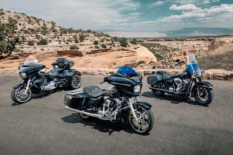 Hãng xe môtô Harley-Davidson vừa công bố bộ sưu tập Enthusiast Collection mới với các mẫu xe phiên bản giới hạn được sơn và trang trí để kỷ niệm 250 năm Ngày Tuyên ngôn Độc lập của Hoa Kỳ.