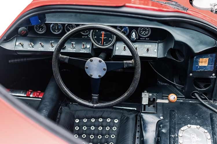 Hơn nữa, nó được nhiều người coi là chiếc xe nguyên bản nhất còn tồn tại, điều này đã được nhà sử học về GT40, Ronnie Spain, xác nhận. Chiếc xe, về cơ bản là một "kỳ lân" (không có tiền lệ), thuộc sở hữu của Ford cho đến năm 1977, khi nó được bán đấu giá lần đầu tiên.