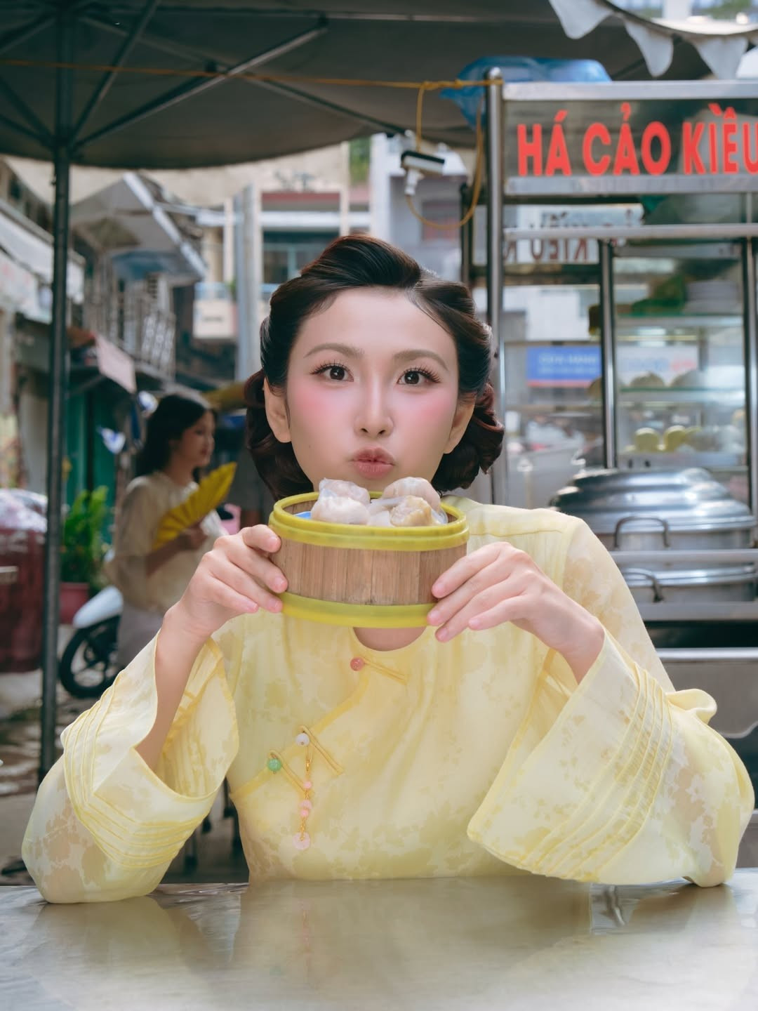 Thanh Mèo, tên thật Lê Thị Thanh, sinh năm 1996 tại Quảng Ngãi, là một trong những hot girl nổi bật trên mạng xã hội Việt Nam. Cô được biết đến với vai trò người mẫu ảnh tự do đắt show tại TP.HCM nhờ gương mặt khả ái cùng vóc dáng cân đối.