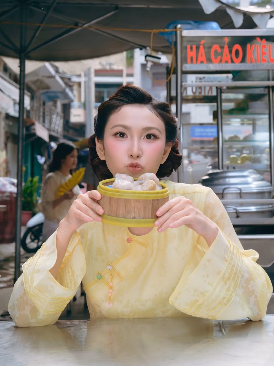 Thanh Mèo, tên thật Lê Thị Thanh, sinh năm 1996 tại Quảng Ngãi, là một trong những hot girl nổi bật trên mạng xã hội Việt Nam. Cô được biết đến với vai trò người mẫu ảnh tự do đắt show tại TP.HCM nhờ gương mặt khả ái cùng vóc dáng cân đối.