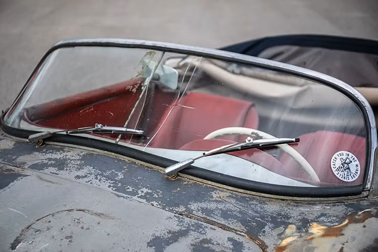 Đối với phần cơ khí, các bộ phận chính của xe được xác nhận vẫn giữ nguyên bản với thông số kỹ thuật từ nhà máy. Động cơ được tháo rời để kiểm tra và thay mới toàn bộ piston trước khi lắp lại.