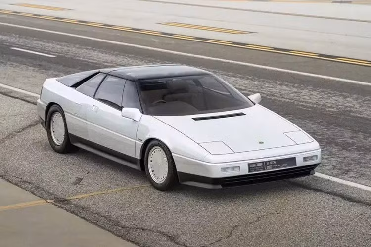 Mẫu xe ý tưởng độc nhất này được lưu giữ tại nhà máy Lotus ở Hethel và không xuất hiện trở lại cho đến năm 1998. Sáu năm sau, nhà sưu tập xe Lotus Olav Glasius đã mua lại và phục chế nó với sự giúp đỡ của cựu kỹ sư Lotus Ken Myers. Ban đầu được cho là chỉ là một khung gầm di động, Etna vẫn sở hữu động cơ Type 909 V8 dưới nắp ca-pô (một trong hai chiếc duy nhất được sản xuất).