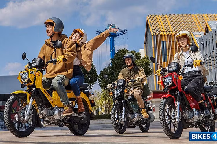 Honda Cross Cub 110 2025 tiếp tục được trang bị động cơ xi-lanh đơn 110cc, làm mát bằng không khí, cho công suất 7,9 mã lực tại 7.500 vòng/phút và mô-men xoắn cực đại 8,8 Nm tại 5.500 vòng/phút.