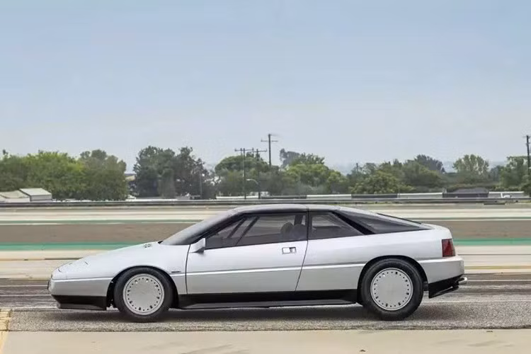 Sự kiện cũng sẽ chứng kiến một chiếc Lotus độc nhất vô nhị được đưa ra đấu giá. Chiếc xe được đặt theo tên một ngọn núi lửa nổi tiếng, và suýt chút nữa đã trở thành một trong những chiếc xe sản xuất hàng loạt sáng tạo nhất thời bấy giờ.