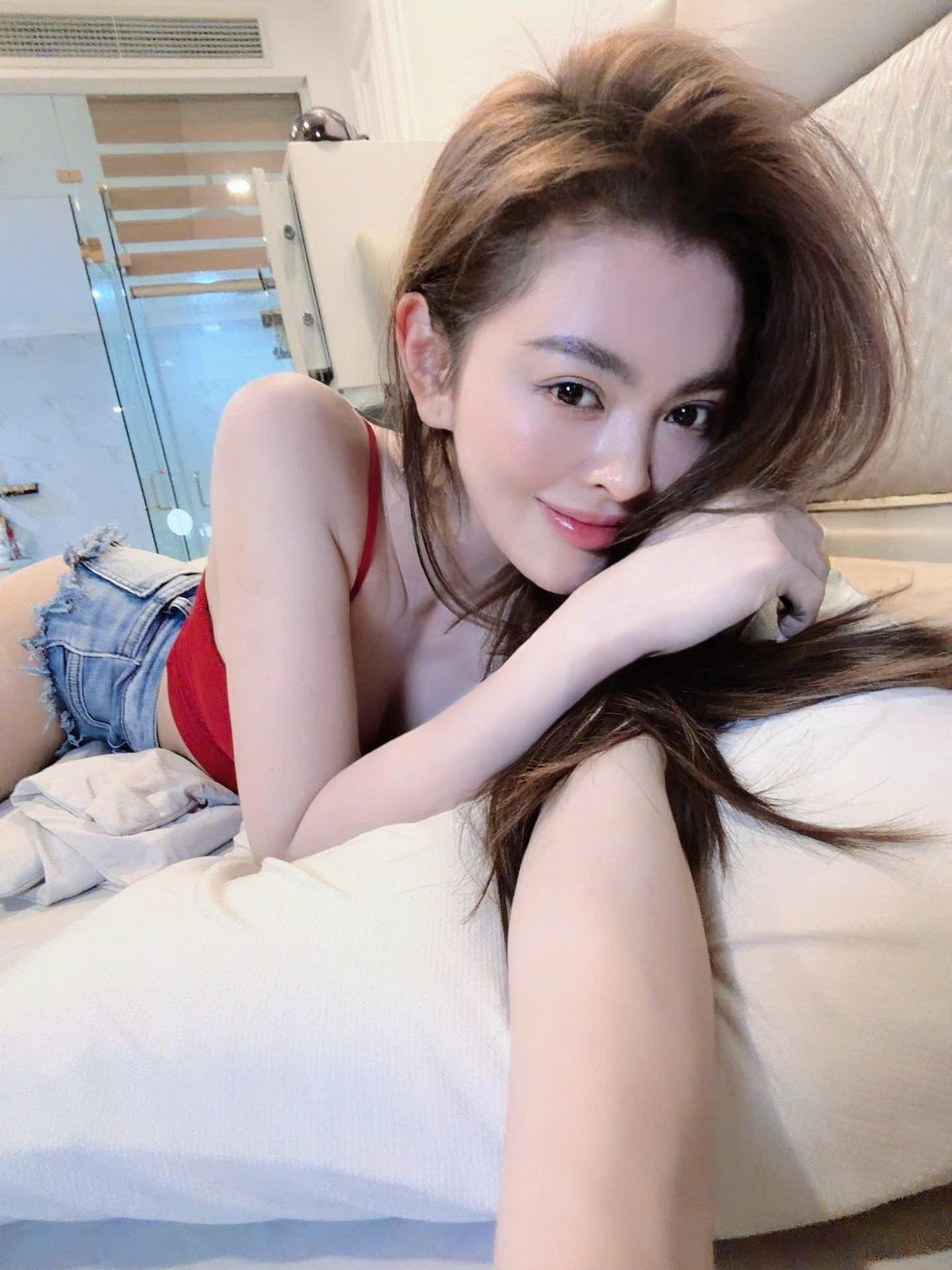 Tuy nhiên, đi kèm với sự nổi tiếng là hàng loạt ồn ào, tranh cãi. Đáng chú ý nhất là vụ việc xô xát tại cửa hàng năm 2023, khiến cô bị kết án 9 tháng tù vì tội Gây rối trật tự công cộng. Đến tháng 9/2024, Trang Nemo chính thức mãn hạn tù và trở lại cuộc sống bình thường.