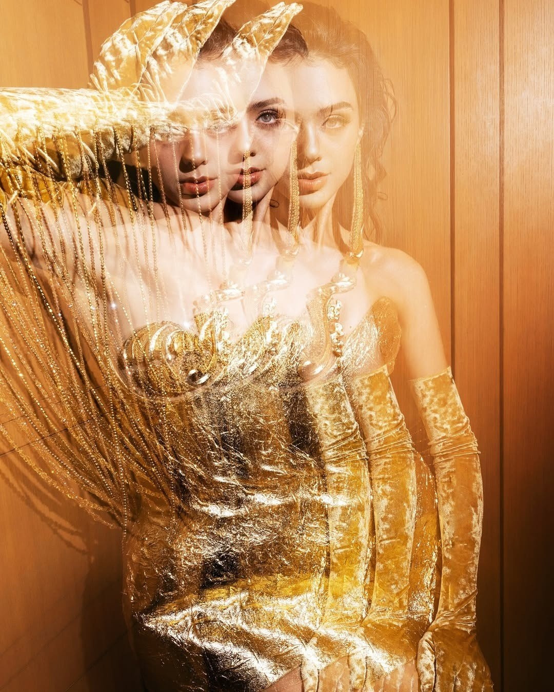 Bên cạnh công việc trên sân khấu, Dianka Zakhidova dành phần lớn thời gian cho chồng và con. Gia đình nhỏ thường xuyên tổ chức các lễ kỷ niệm, ghi lại những khoảnh khắc đáng nhớ bên nhau.