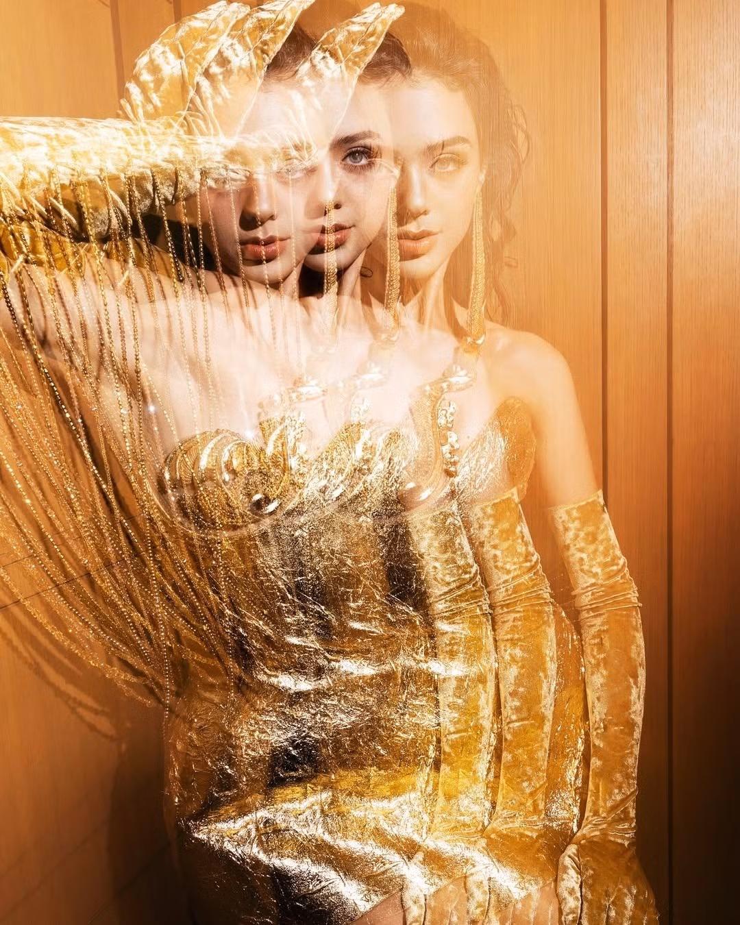 Bên cạnh công việc trên sân khấu, Dianka Zakhidova dành phần lớn thời gian cho chồng và con. Gia đình nhỏ thường xuyên tổ chức các lễ kỷ niệm, ghi lại những khoảnh khắc đáng nhớ bên nhau.