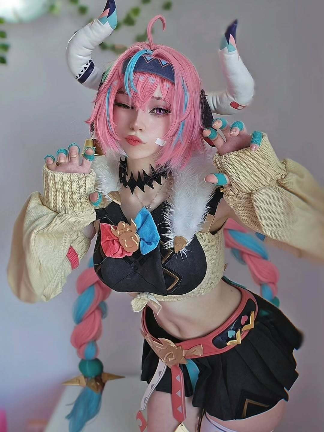 Vesani.cos là một nữ coser không quá nổi tiếng nếu xét về số lượng follow trên các nền tảng MXH. Tuy nhiên, mỗi tác phẩm của cô đều cho thấy sự đầu tư chỉn chu và một niềm đam mê mãnh liệt với các nhân vật.