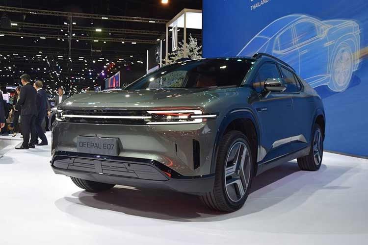 Tại thị trường Thái Lan, trong thời gian ưu đãi, Deepal E07 có giá 1,599 triệu baht (46.600 USD - hơn 1,21 tỷ đồng) cho phiên bản Plus, trong khi bản Performance AWD có giá 1,999 triệu baht (58.300 USD - hơn 1,52 tỷ đồng). Sau khi kết thúc chương trình, cả hai phiên bản sẽ tăng thêm 100 nghìn baht (3.000 USD).