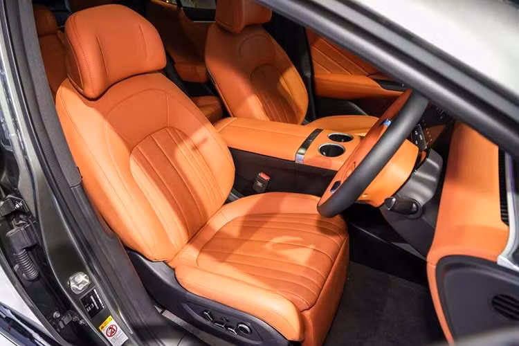 Xe có chiều dài 5.045 mm, rộng 1.996 mm, cao 1.680 mm và chiều dài cơ sở là 3.120 mm. Kích thước tổng thể khá lớn, nhưng chiều dài vẫn ngắn hơn so với các xe bán tải thực sự như Toyota Hilux, Mitsubishi Triton và Isuzu D-Max. Khả năng chịu tải chỉ ở mức 300 kg.