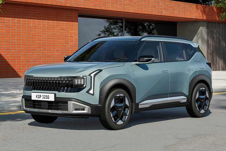 Về thiết kế, Seltos thế hệ mới có nhiều thay đổi theo hướng hiện đại và cứng cáp hơn. Phần đầu xe sử dụng cụm đèn LED tách lớp kết hợp lưới tản nhiệt mở rộng.