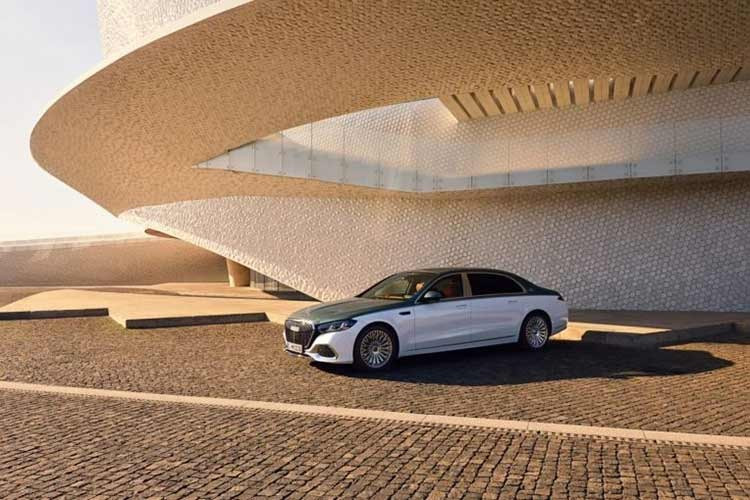 Thay vì một cuộc đại tu về diện mạo, hãng xe Đức tập trung vào việc tinh chỉnh các chi tiết thiết kế, nâng cao khả năng cá nhân hóa và đặc biệt là tích hợp hệ thống trí tuệ nhân tạo (AI) chuyên sâu. Những thay đổi này nhằm củng cố vị thế của Maybach S-Class như một biểu tượng của sự xa xỉ trong kỷ nguyên số.