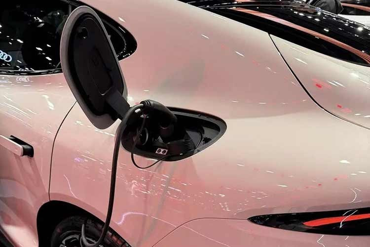 MG IM5 được trang bị mô-tơ điện với công suất tối đa 407 mã lực và mô-men xoắn cực đại 500 Nm. Xe có 5 chế độ lái gồm Eco, Comfort, Sport, Custom và Super Eco. Mô-tơ điện kết hợp với pin lithium-ion với dung lượng 100 kWh do CATL sản xuất, điện áp 875 V, cung cấp phạm vi hoạt động 860 km theo tiêu chuẩn NEDC.