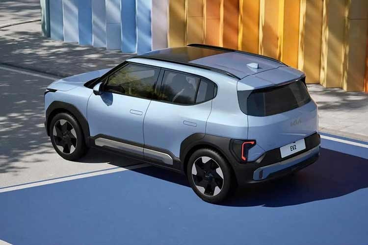 Tiếp đến là tính năng cập nhật phần mềm của xe qua mạng (OTA), chìa khóa kỹ thuật số, kết nối ứng dụng, đỗ xe từ xa, camera 360 độ và hàng loạt hệ thống hỗ trợ lái nâng cao ADAS.