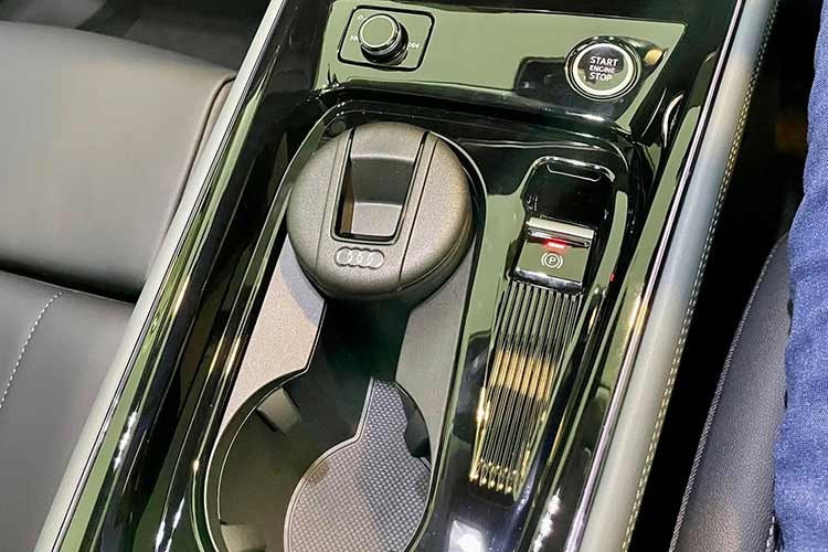 Tại thị trường Thái Lan, Audi Q3 bản Tech Plus sử dụng hệ truyền động mild hybrid với động cơ xăng 4 xi-lanh thẳng hàng, phun nhiên liệu trực tiếp, tăng áp, dung tích 1.5L, cho công suất tối đa 150 mã lực và mô-men xoắn cực đại 250 Nm. Xe đạt tốc độ tối đa 209 km/h với bản SUV và 207 km/h với bản Sportback.