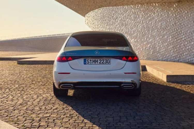 Tâm bánh xe sử dụng cơ chế logo Mercedes "lơ lửng", cho phép biểu tượng này luôn giữ ở trạng thái thẳng đứng bất kể tốc độ quay của bánh xe, một đặc điểm thường thấy trên các dòng xe siêu sang đỉnh cao.