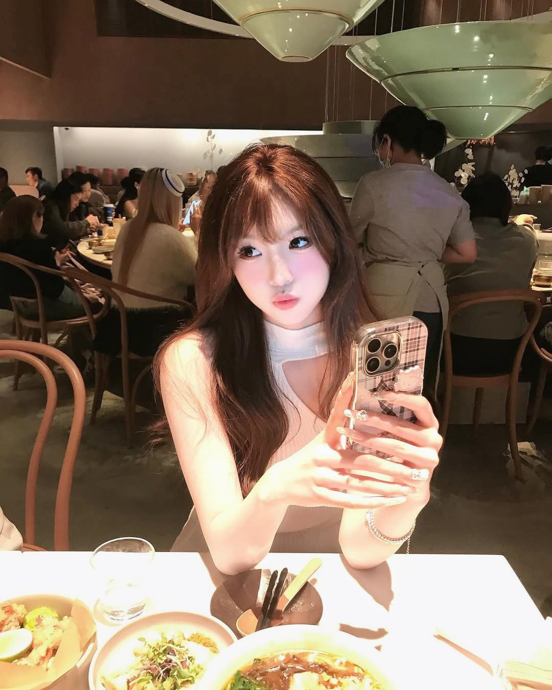 Chỉ trong vài giờ đăng tải, bài viết của gái xinh hướng nội này đã nhận về hàng ngàn lượt thích, bình luận và chia sẻ.