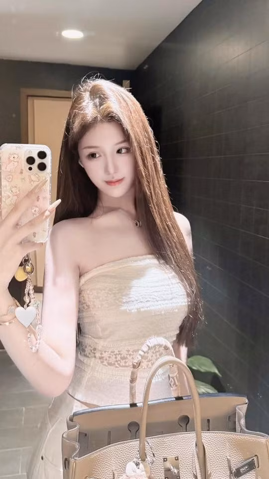 Bài đăng này không chỉ giúp Nhật Hạ tăng thêm lượng người theo dõi mà còn khẳng định rằng: đôi khi việc phá vỡ những giới hạn quen thuộc có thể mang lại những hiệu ứng không ngờ.