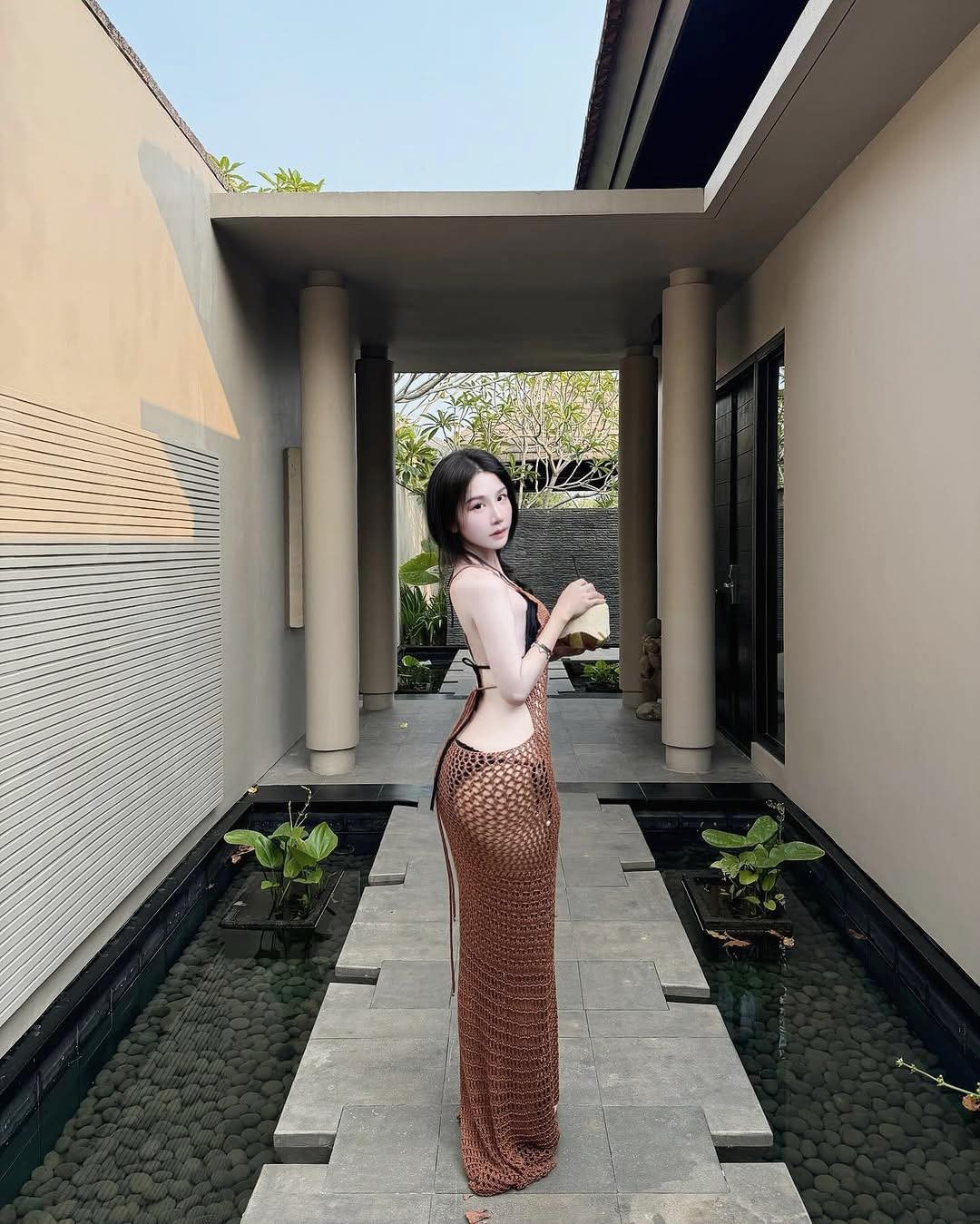 Trong mỗi bức ảnh, Nhật Hạ biết cách thể hiện được sự duyên dáng và vẻ đẹp hình thể một cách tự nhiên, không hề gượng ép.