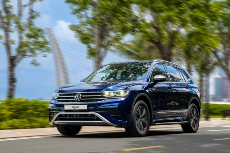 Ngoài ra, mẫu SUV cỡ trung Volkswagen Tiguan cũng đang được giảm nhẹ 50 triệu đồng, đưa giá bán về mức 1,549-1,638 tỷ đồng.