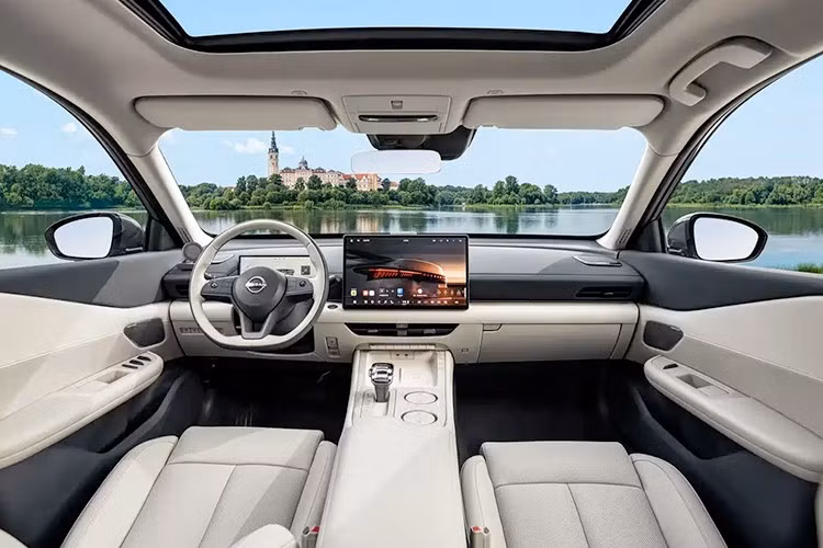 Dự đoán Nissan NX8 có hai tùy chọn động cơ. Bản thuần điện EV sử dụng một mô-tơ điện với công suất tối đa 215 kW (khoảng 292 mã lực) hoặc 250 kW (340 mã lực). Bản plug-in hybrid (PHEV) kết hợp động cơ xăng 4 xi-lanh, dung tích 1.5L và mô-tơ điện. Động cơ xăng có công suất tối đa 109 kW (148 mã lực) trong khi con số tương ứng của mô-tơ điện là 195 kW (265 mã lực).