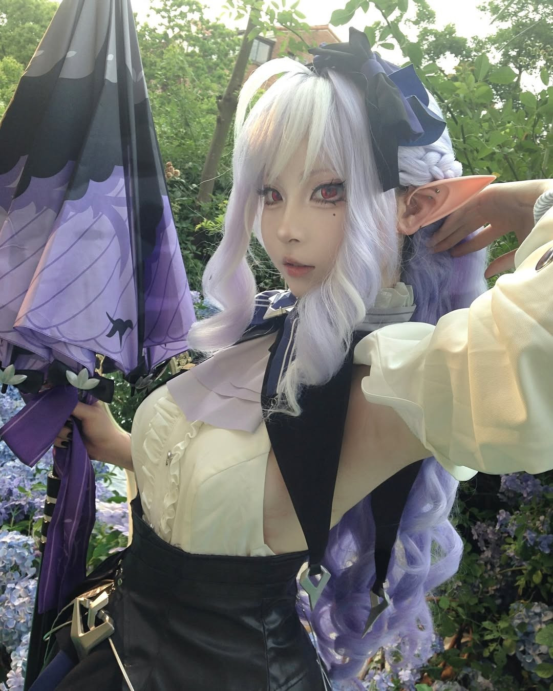 Mới đây, cộng đồng cosplay đã được một dịp "cười ra nước mắt" khi cô nàng yush_coser tung loạt ảnh hóa thân thành Vivian Banshee – một trong những nhân vật gợi cảm và quyền lực của tựa game mới Zenless Zone Zero.