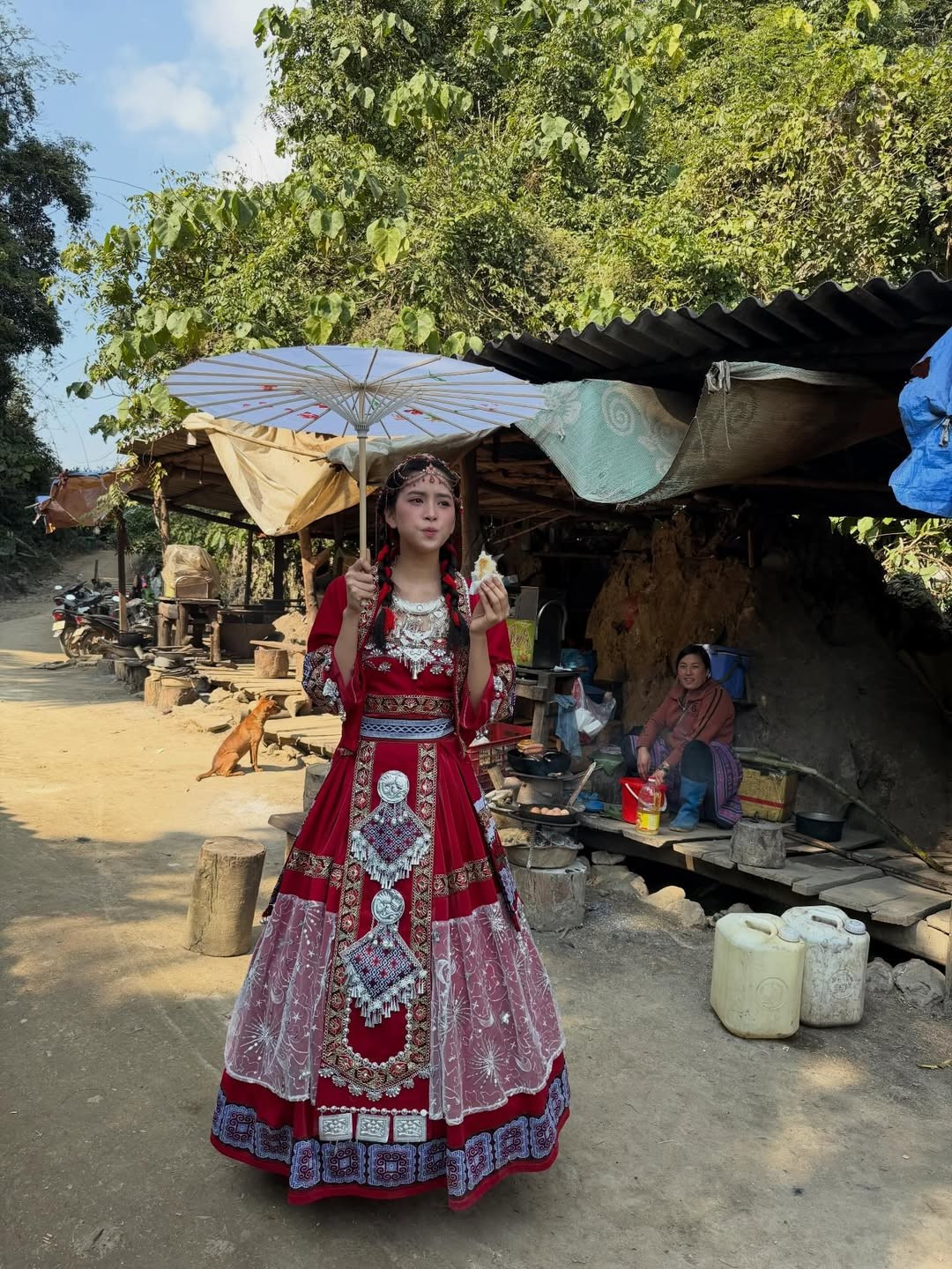 Sau khi kết thúc nhiệm kỳ, Tiểu Vy hoạt động năng nổ ở nhiều lĩnh vực như người mẫu, đại sứ thương hiệu và từng bước lấn sân sang điện ảnh.