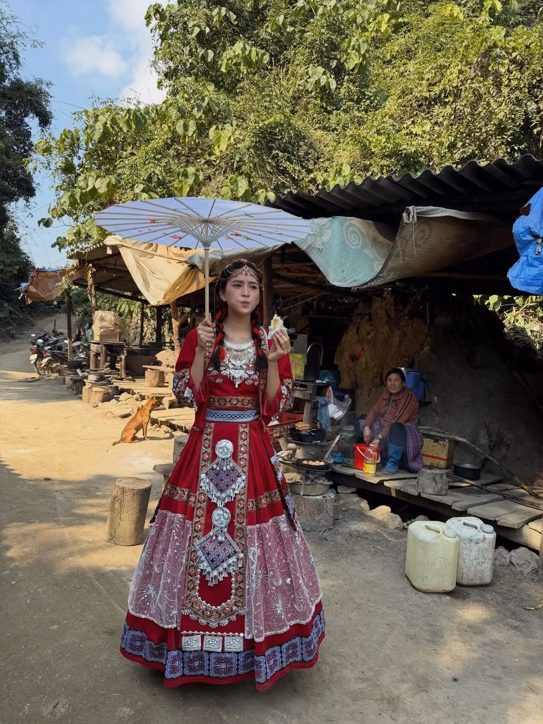 Sau khi kết thúc nhiệm kỳ, Tiểu Vy hoạt động năng nổ ở nhiều lĩnh vực như người mẫu, đại sứ thương hiệu và từng bước lấn sân sang điện ảnh.