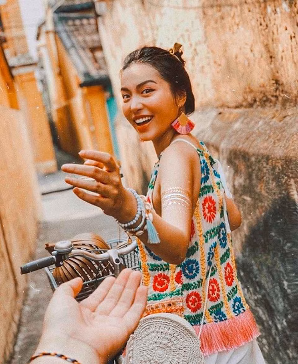 Đáng chú ý hơn, Hà Trúc vốn được biết đến là một KOL, người có sức ảnh hưởng nhưng trong dịp sale 7/7 vừa qua, cô nàng cũng không chia sẻ thêm về các nhãn hàng, thương hiệu,... như mọi khi.